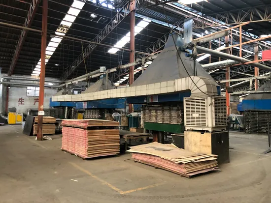 China Linyi Truck Flooring Plywood/Plywood Stage Floor/Container Plywood Flooring
